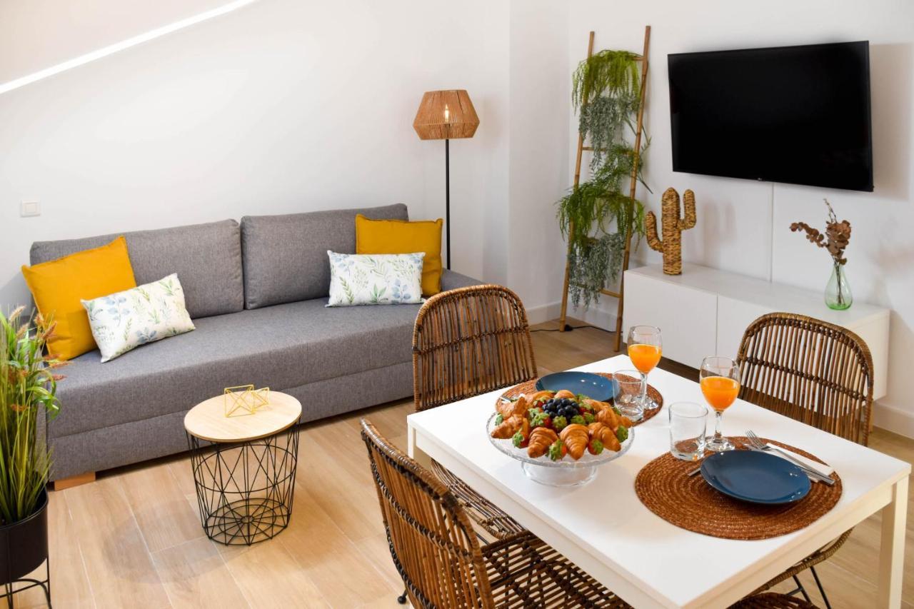 Holidays2Malaga Trinidad Renovated 1 Bedroom Penthouse Close To City Center Kültér fotó