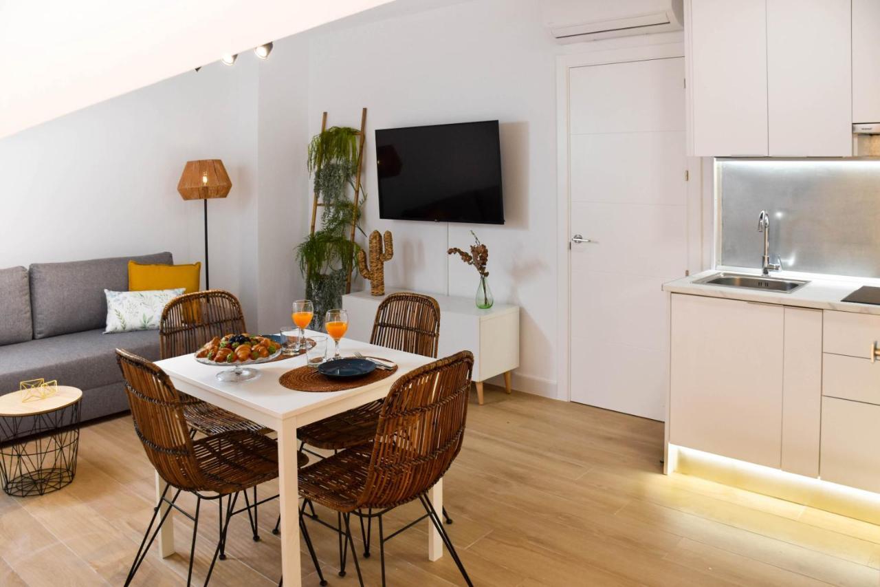 Holidays2Malaga Trinidad Renovated 1 Bedroom Penthouse Close To City Center Kültér fotó